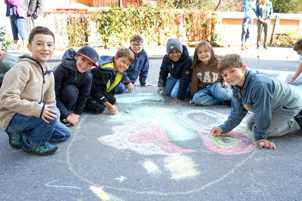 Lienzer Volksschüler verwandelten tristes Grau in bunte Fantasiewelt