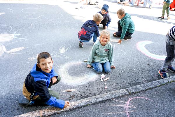 Lienzer Volksschüler verwandelten tristes Grau in bunte Fantasiewelt