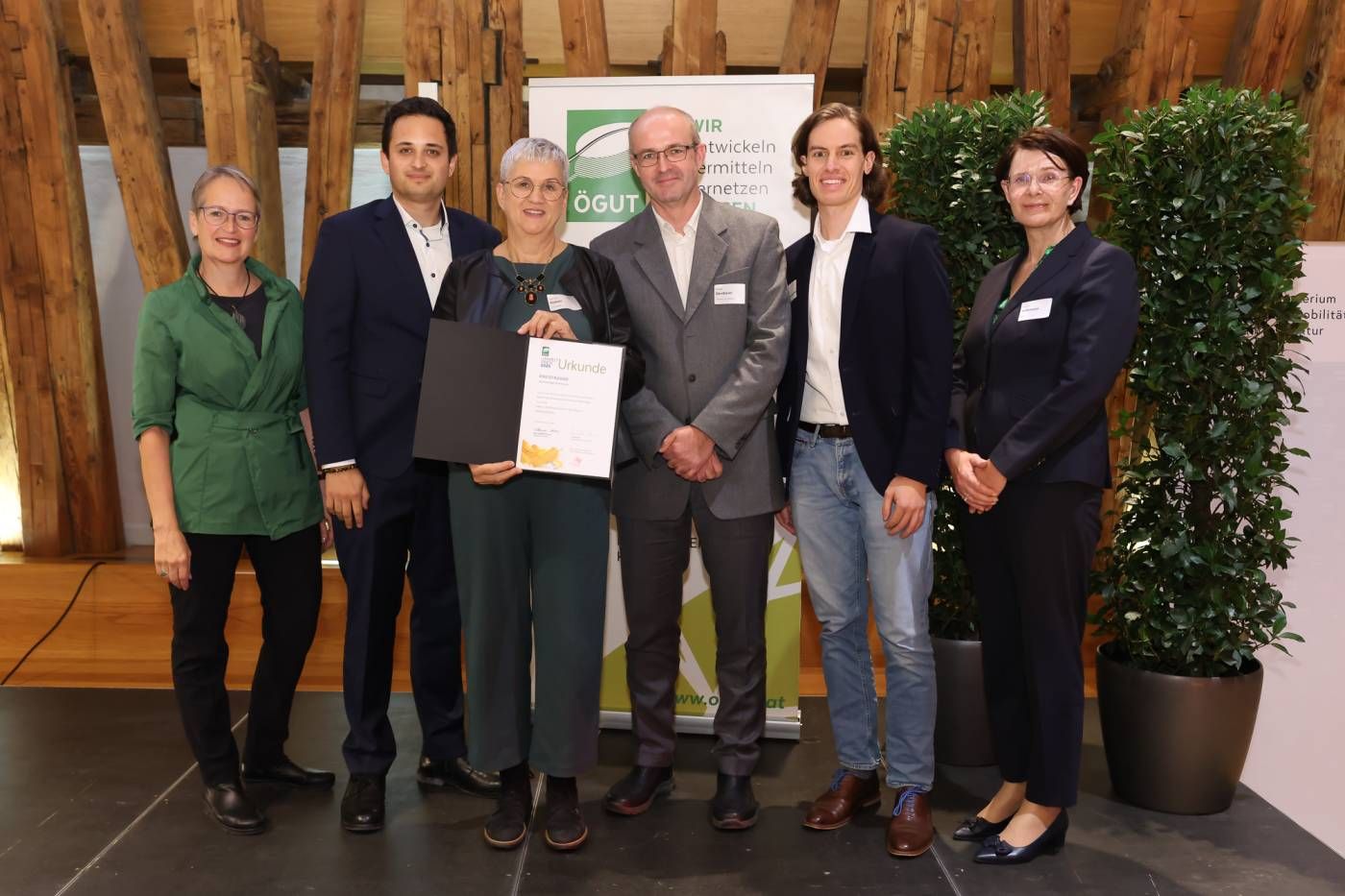 Monika Auer (ÖGUT-Generalsekretärin), Sebastian Stortecky (AIT Austrian Institute of Technology), Gerlinde Kieberl (Gemeinderätin), Guido Dernbauer (Österreichischer Städtebund), Daniel Horak (AIT Austrian Institute of Technology), Andrea Reithmayer (ÖGUT-Präsidentin). © Katharina Schiffl