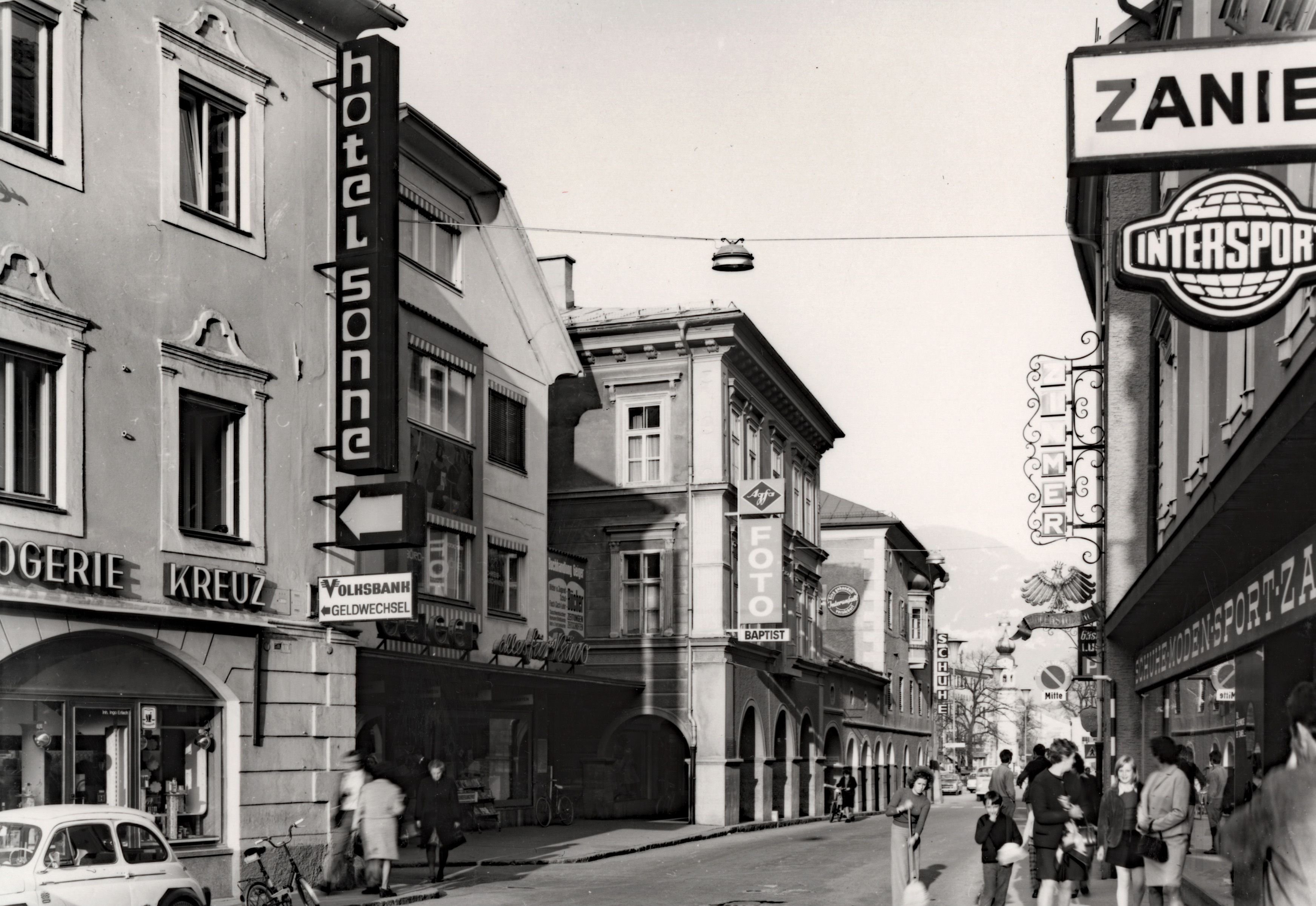 Blick in die Andrä-Kranz-Gasse, um 1975(Fotograf: Georg Baptist; Sammlung Foto Baptist – TAP)