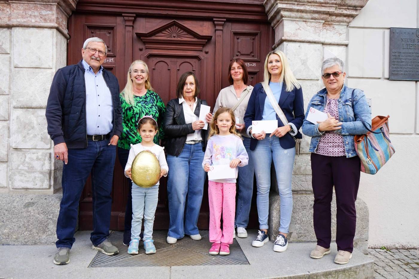 Die Gewinner des Ostereigewinnspiels erhielten jeweils 200 Euro-Gutscheine vom City Ring Lienz.