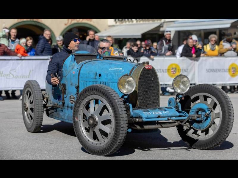 Beim WinterRace 2025 kann man am Lienzer Hauptplatz wieder wunderschöne Automobile aus vielen Jahrzehnten bestaunen.