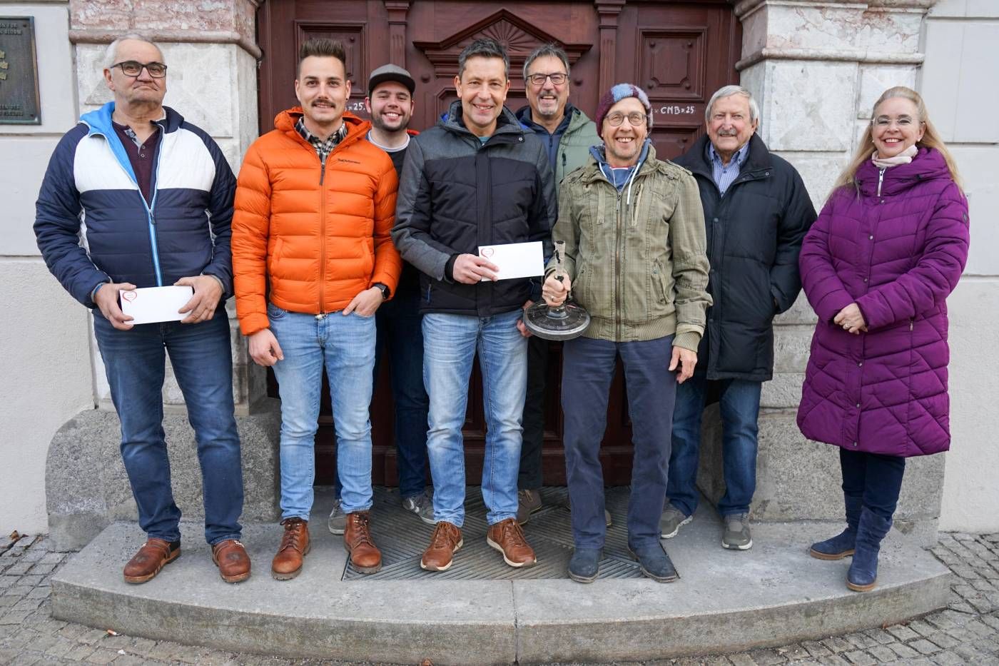 Am Bild v.l.: Wolfgang Erler, Manfred Lanzinger, Manuel Moser, Gerhard Gander, Konrad Mattersberger, Günther Lukasser, City Ring-Obmann Robert Geiger und Iris Rampitsch vom City Marketing Lienz . Foto: Stadt Lienz/Bernd Lenzer