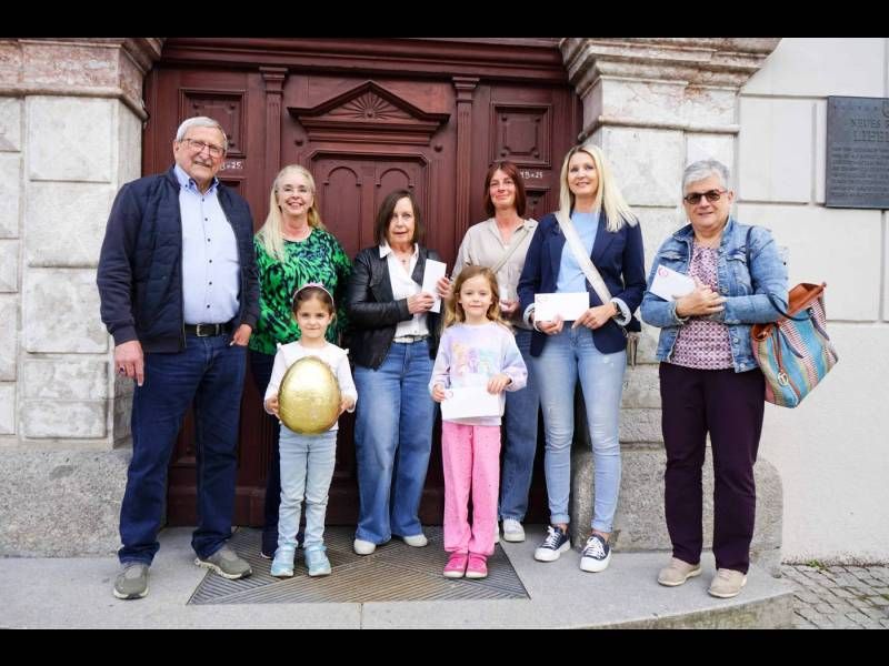 Die Gewinner des Ostereigewinnspiels erhielten jeweils 200 Euro-Gutscheine vom City Ring Lienz.