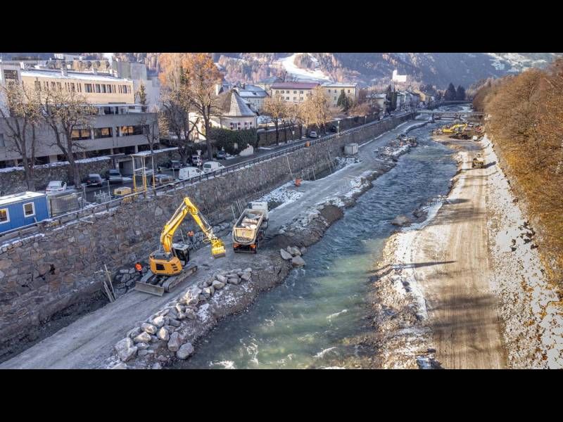 Am 31. Jänner können Besucher der Isel auf den Grund gehen. Foto. Stadt Lienz/Brunner Images